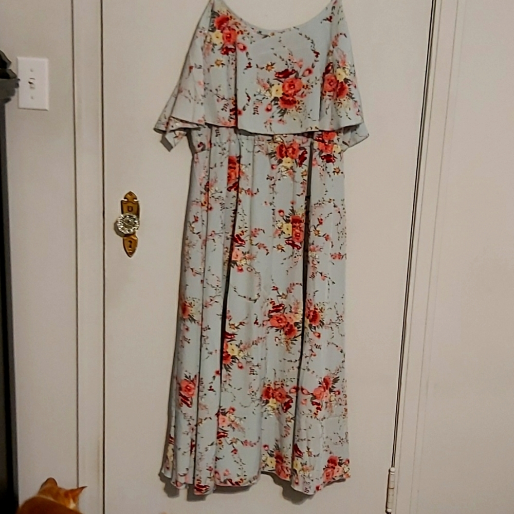 Pretty Cold Shoulder dress new without tags.